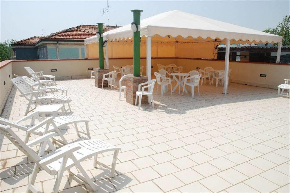 Hotel Ambra Cesenatico Exterior foto